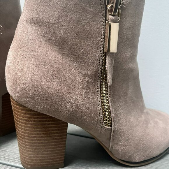 Beautiful Taupe Suede Ankle Boots - 9.5 Medium - Picture 3 of 8